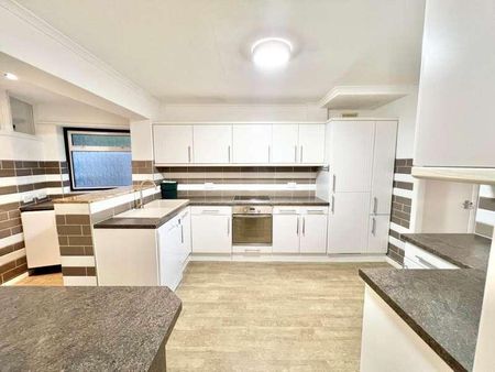 Newlands Close, Brentwood, CM13 - Photo 2