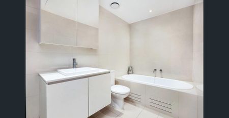 High-End Designer Luxury In An Idyllic Coastal Enclave - Photo 4