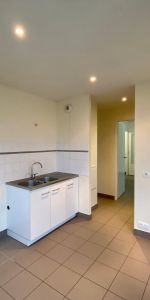 Location Appartement 4 pièces 106m² ST PIERRE DES CORPS 37700 - Photo 3