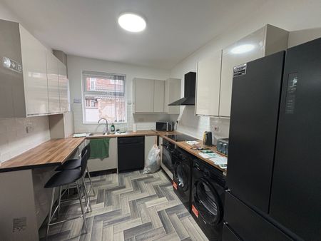 Room in a Shared House, Moseley Road, M14 - Photo 5