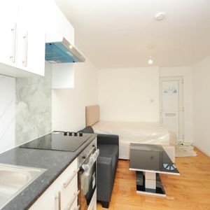 Studio to rent - Photo 2