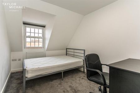 4 bedroom flat to rent - Photo 3