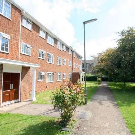 Kingfisher Drive, Staines-upon-thames, TW18 - Photo 4