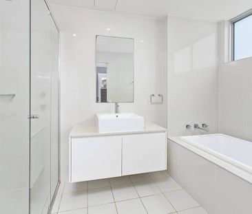 Executive Apartment with a pool. - Photo 3