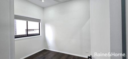 BEAUTIFUL GRANNY FLAT IN CAMPBELLTOWN FOR LEASE! - Photo 2