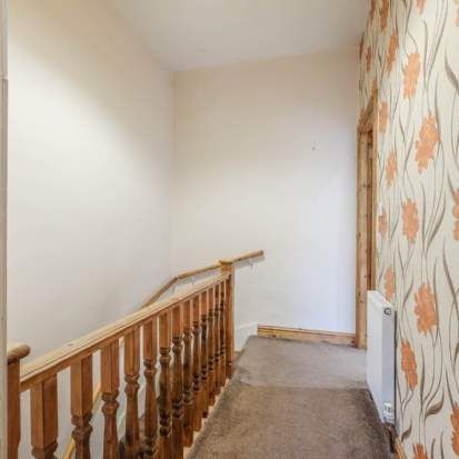 2 bedroom property to rent in Huddersfield - Photo 1