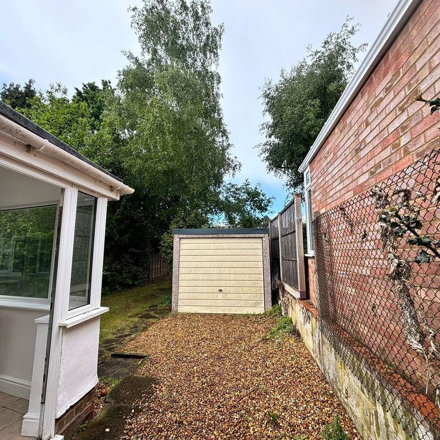 Clockhouse Road, Farnborough, GU14 - Photo 1