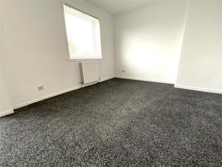 3 bedroom end of terrace house to rent - Photo 3