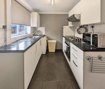 3 bedroom semi-detached house to rent - Photo 6