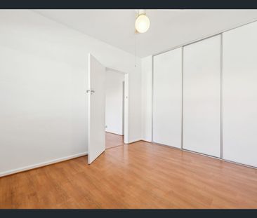 Ground Floor Cutie - Photo 2