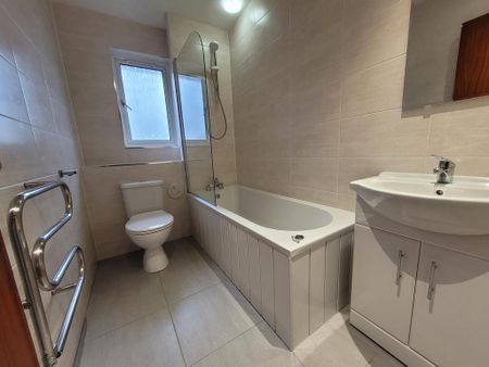 2 bedroom flat to rent - Photo 3