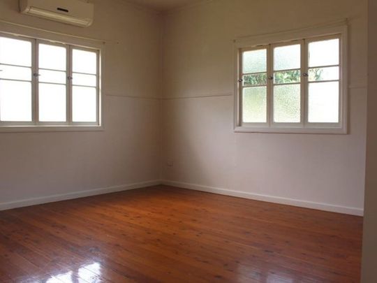 CHARMING 3-BEDROOM PROPERTY - Photo 1