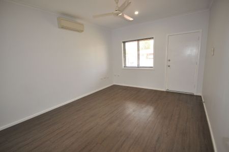 IMMACULATE PRESENTATION 3 x 1 with Huge shed! - Photo 2