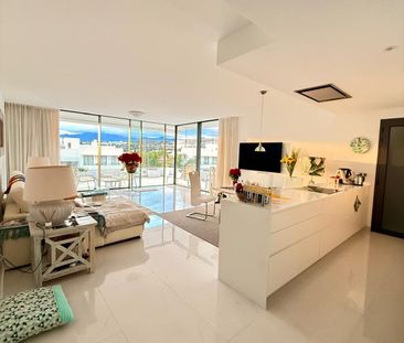 Middle Floor Apartment in Estepona - Photo 3