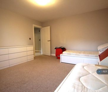 5 bedroom detached house to rent - Photo 4