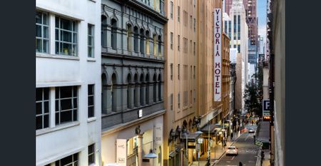 Exquisite Unique City Residence - Photo 2