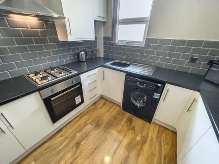 5 bedroom terraced house to rent - Photo 3