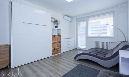PREŠOVSKÁ - garsónka 33 m2 s loggiou a výhľadom na zeleň, IHNEĎ VOĽNÝ - Photo 2