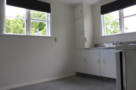 Freshly Renovated 2 Bedroom Duplex - Quiet Cul-de-Sac Living - Photo 5