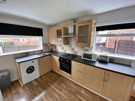 3 bedroom semi-detached house to rent - Photo 3