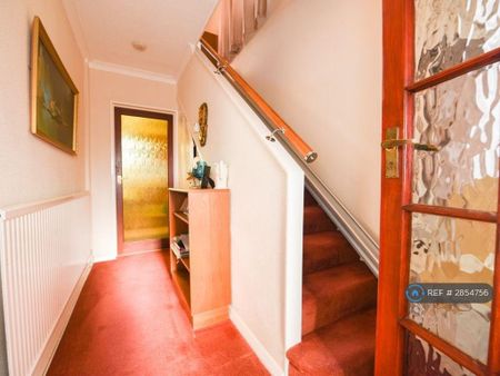 3 bedroom semi-detached house to rent - Photo 3