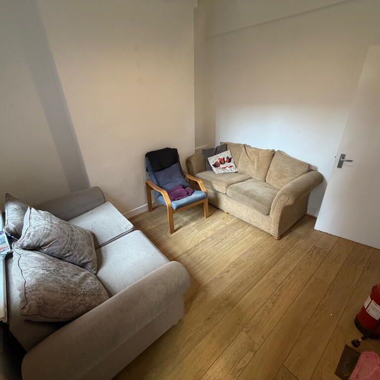 10 Sandhurst Drive, Belfast, BT9 5AY - Photo 1
