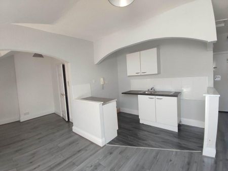 Studio to rent - Photo 2