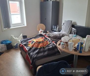 1 bedroom in a flat share to rent - Photo 2