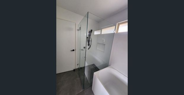 This comfortable 3-bedroom townhouse is in a perfect location - Photo 1