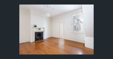 Renovated Victorian terrace / spacious rear lane garage - Photo 2