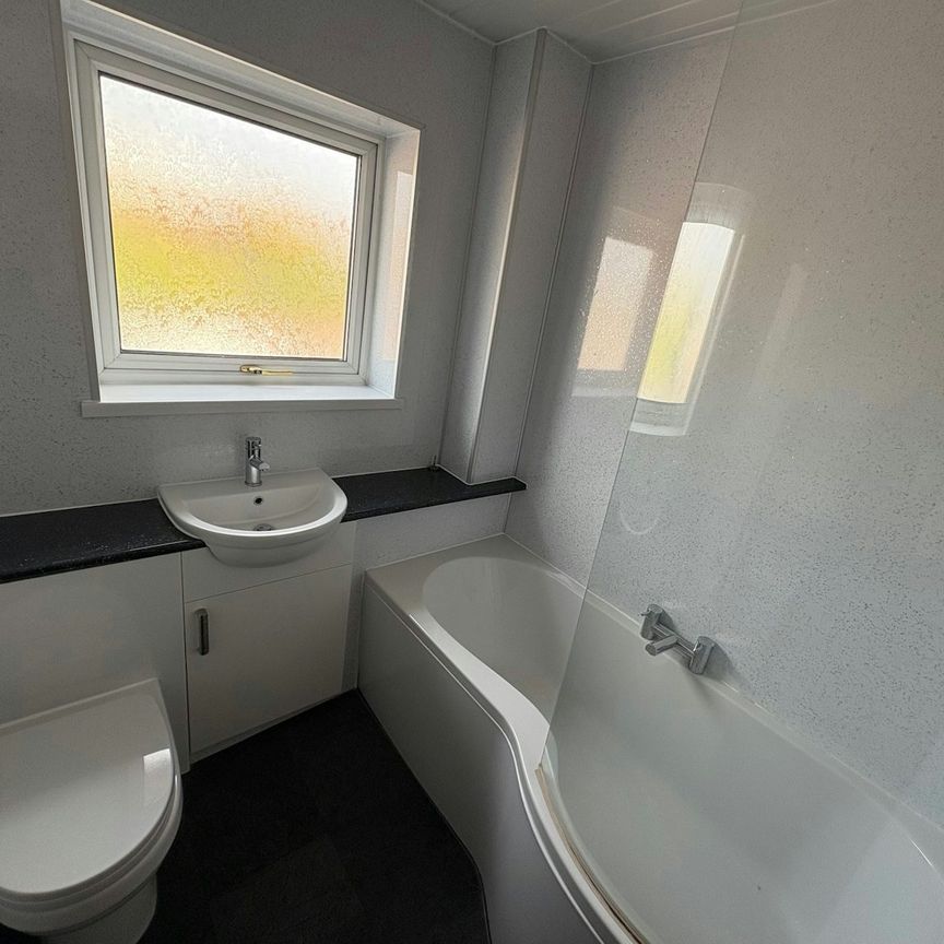 Maisonette to rent on - Photo 1