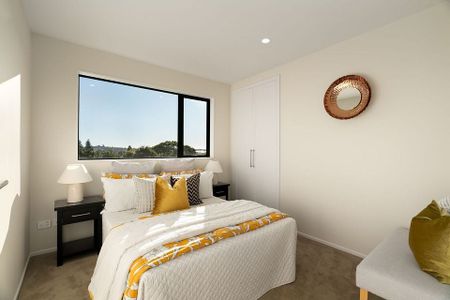 4 Bed House - Photo 2