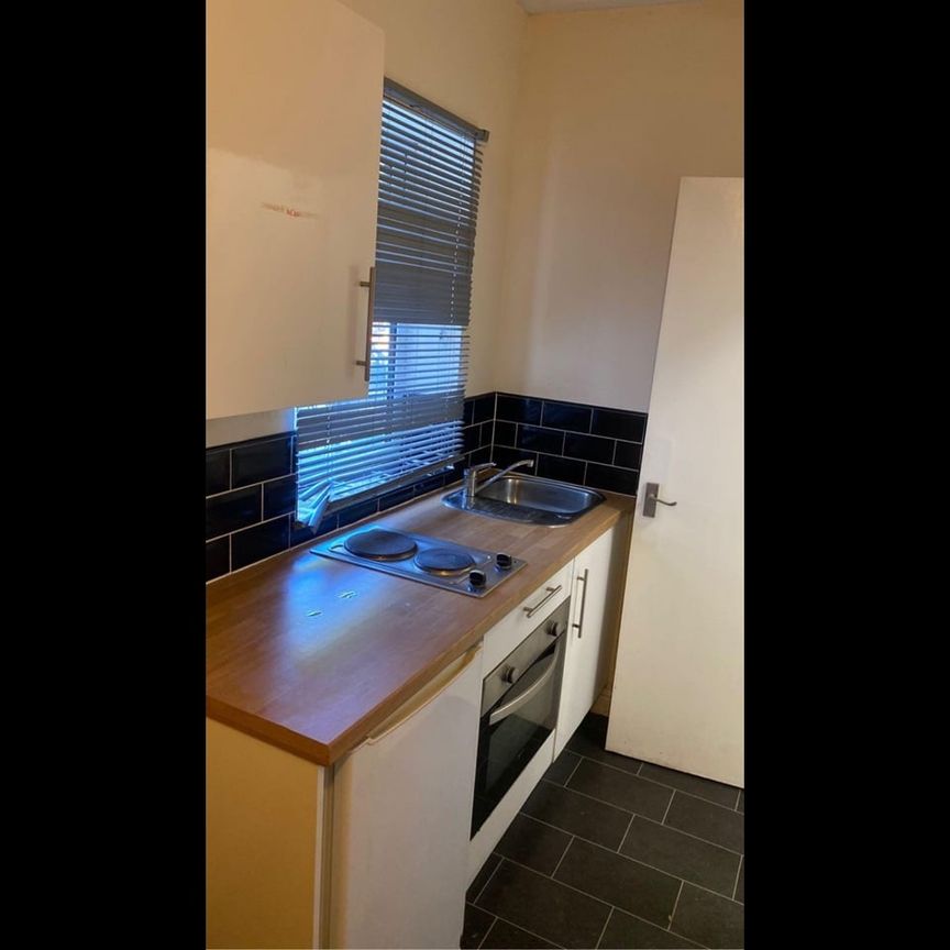 Studio Flat, Lodge Causeway, BS16 - Photo 1