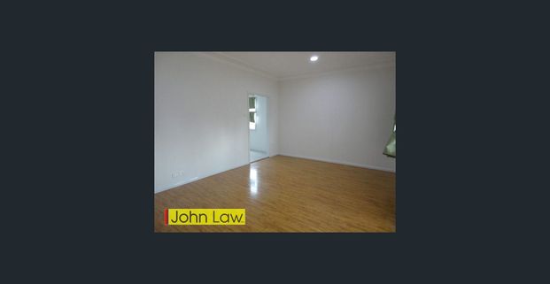 Beautiful Space Home, 700 meter to Cabramatta Station & 3 bedroom with Split Air Condition - Photo 1