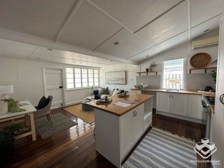 Stunning West End Queenslander - Photo 2