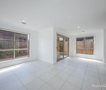 21 Rushmore Way, Bonnie Brook, VIC 3335 - Photo 2