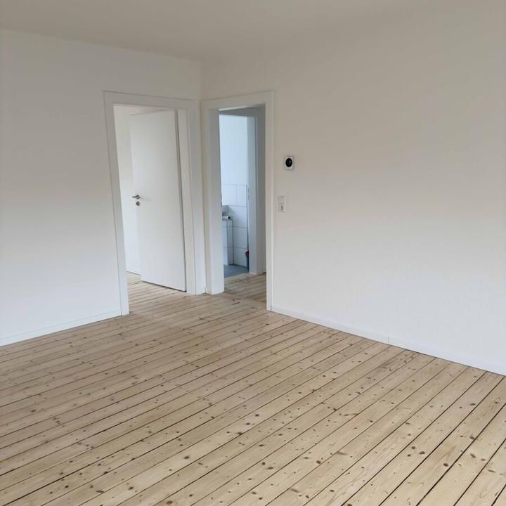 Komplett sanierte 3-Zimmer-Dachgeschosswohnung in Hannover-List zu vermieten! - Photo 1