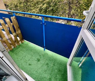 5 bedroom flat share to rent - Photo 2