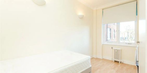 2 bedroom flat in St John's Wood - Photo 3