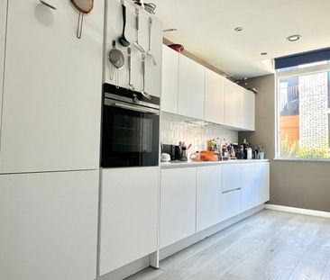 3 Bed Terraced House, Coopers Lane, E20 - Photo 1