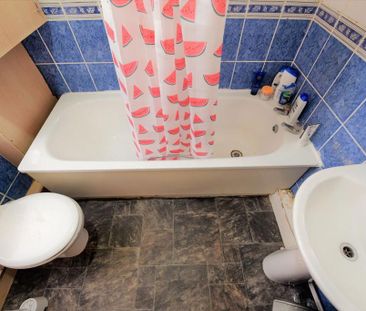 4 bedroom house to rent - Photo 2