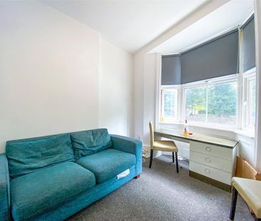 6 bedroom terraced house to rent - Photo 2