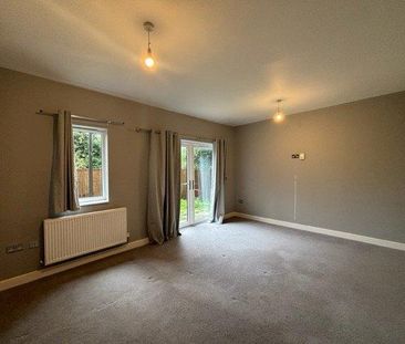 4 bedroom end of terrace house to rent - Photo 1