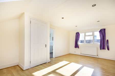 4 bedroom semi-detached house to rent - Photo 4