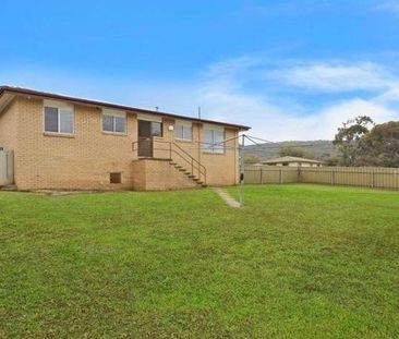 Spacious Family Home in a Peaceful West Albury Location - Photo 2