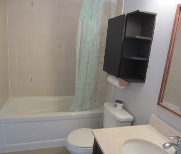 For Lease - 3865 Lake Shore Boulevard Unit# 1307, Toronto, Ontario - Photo 4