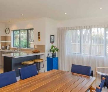 Three Bedroom Home Centrally Located In Paraparaumu - Photo 5