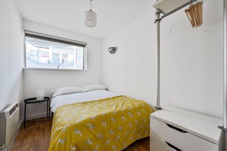 3 bedroom flat to rent - Photo 5