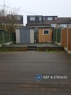 4 bedroom terraced house to rent - Photo 3