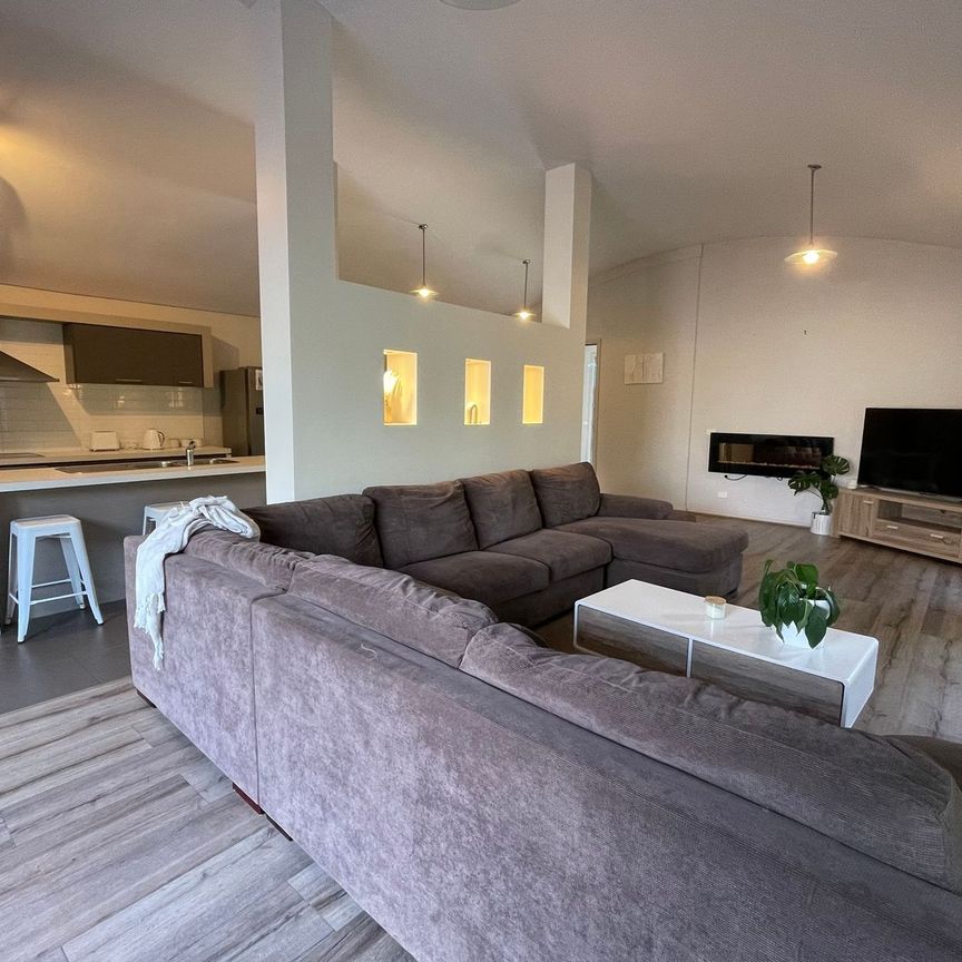 STYLISH & SECURE! - Photo 1